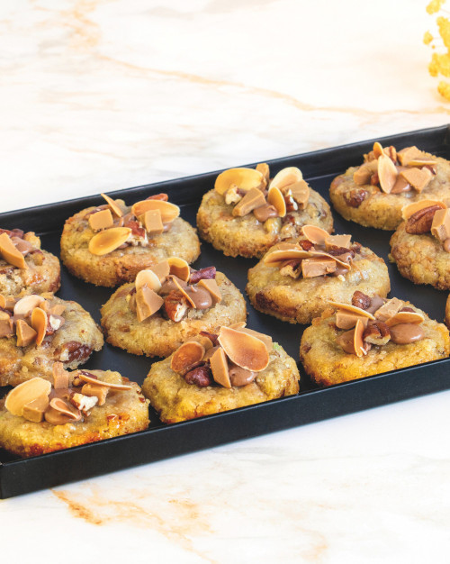 Milk Chocolate & Pecan Cookies – 12 pieces